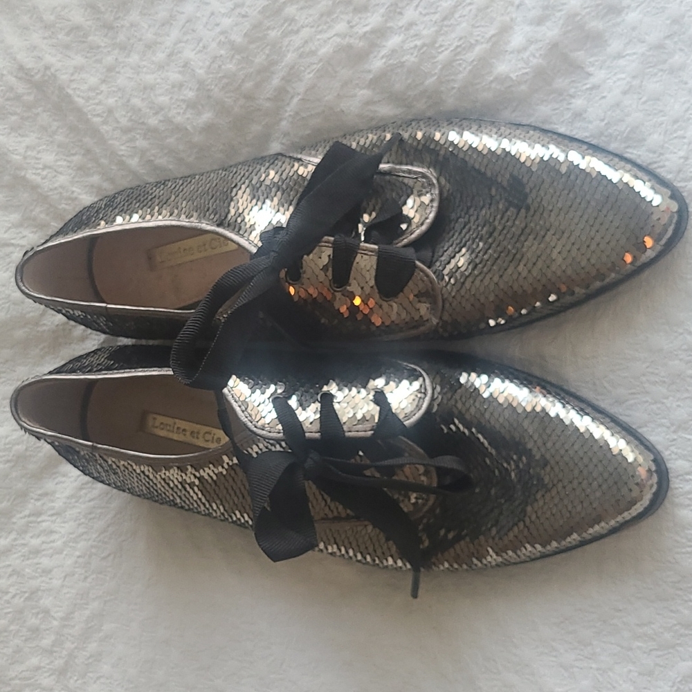 Adorable sequin Oxfords